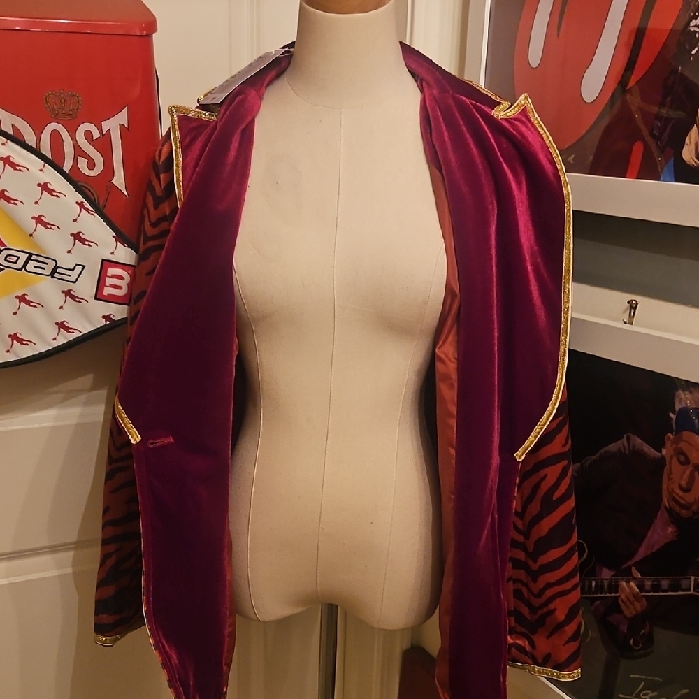 Stylish Women's Velvet Red and Orange Tiger Print Blazer with Gold Accents - Picture 5 of 7